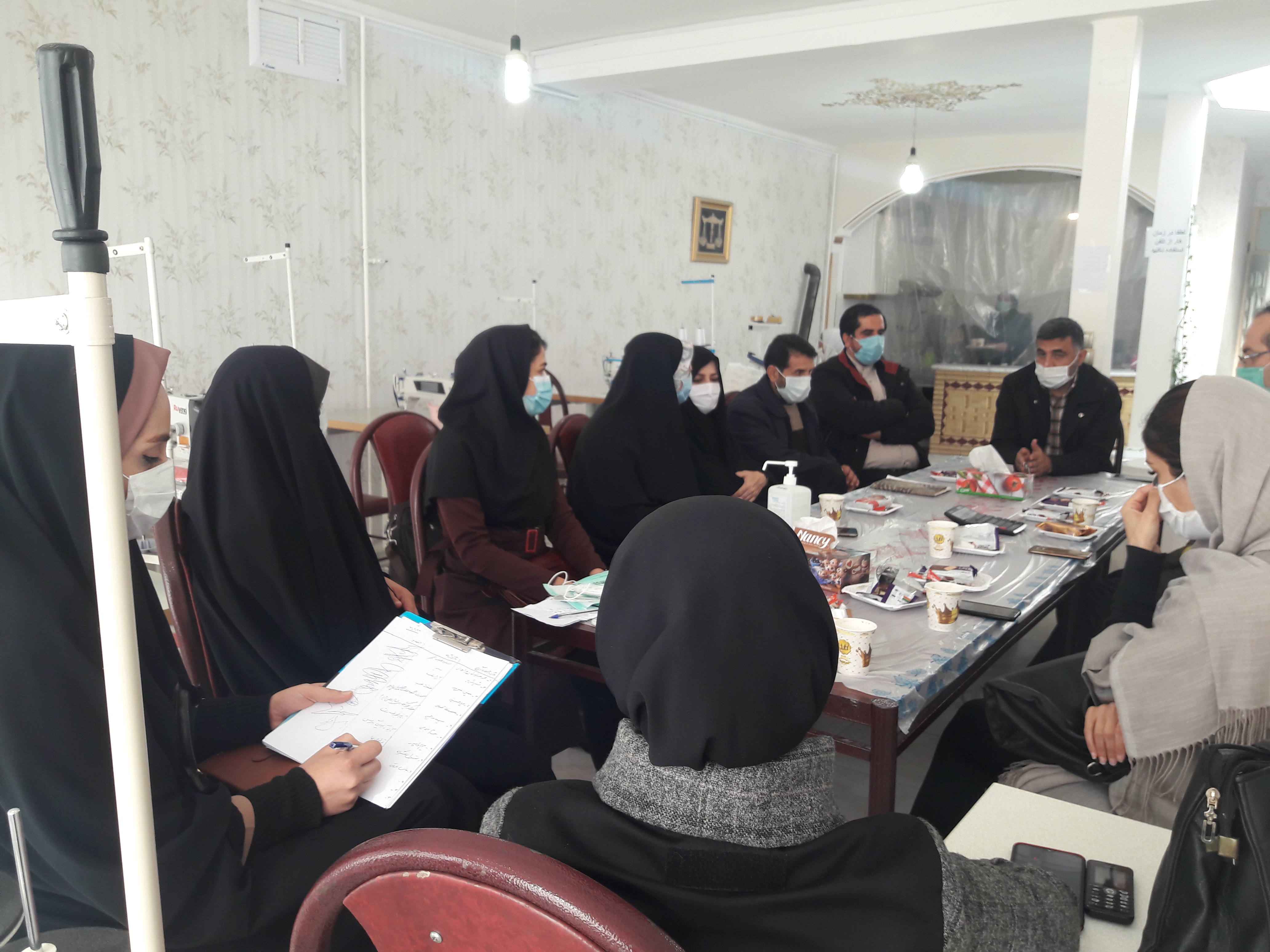 جلسه رفع موانع و مشکلات تولیدکنندگان ماسک سه لایه استاندارد در کرمانشاه